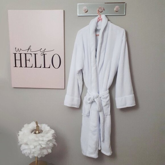 NWT LA Trading Co. white embroidered graphic plush robe - Picture 4 of 6